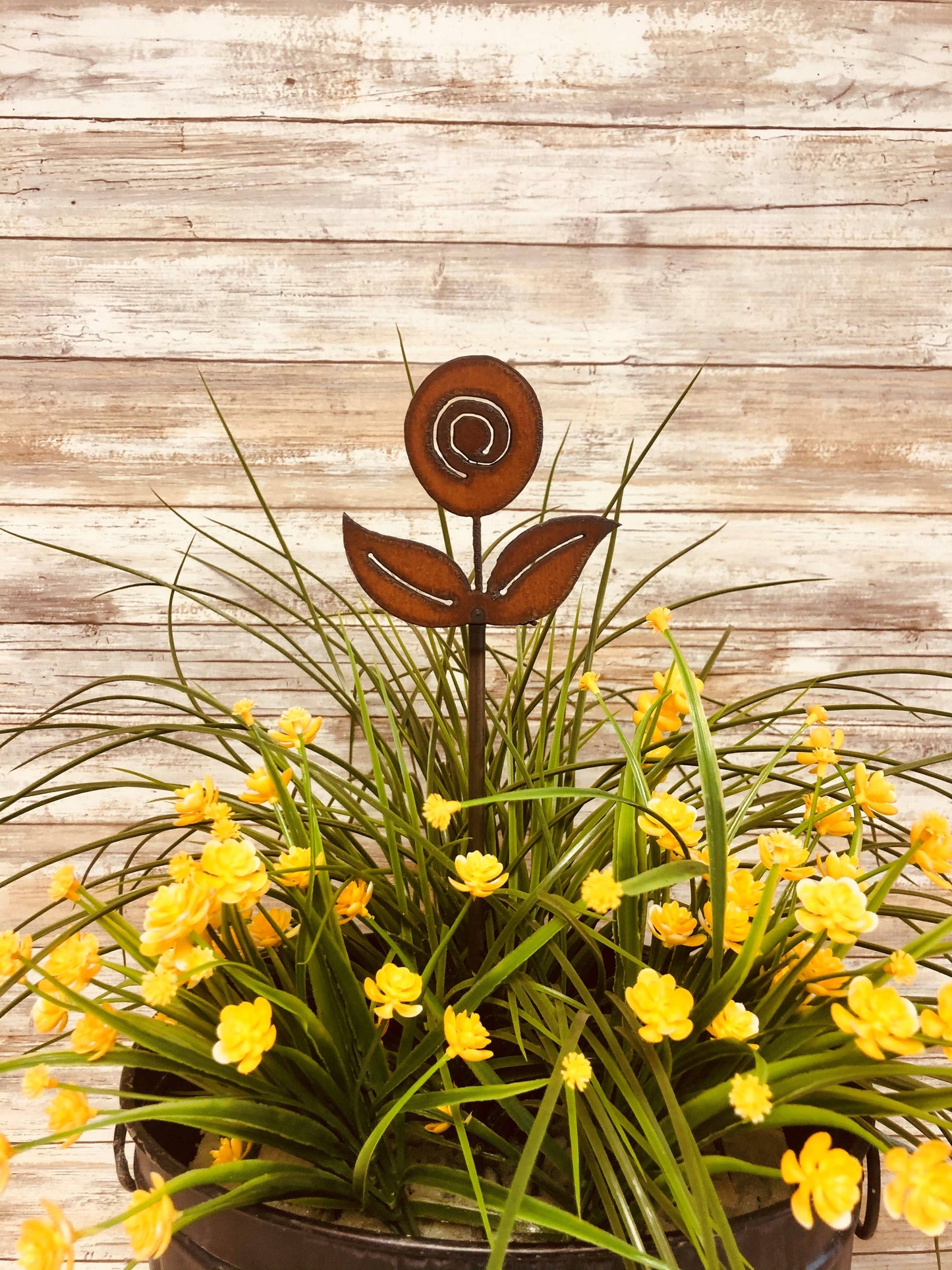 Flower Cannon with Swirl Garden Stake