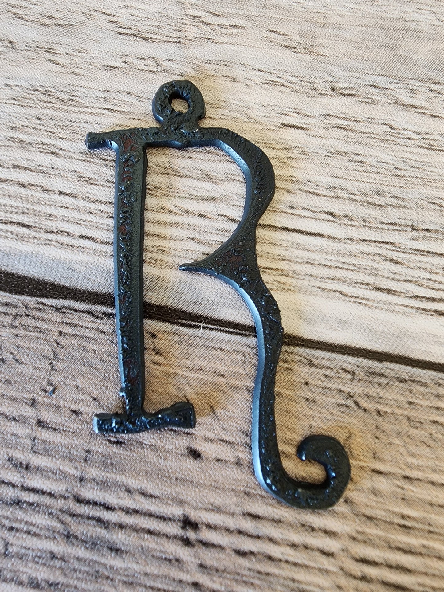 ."Curls" font Initial Charm