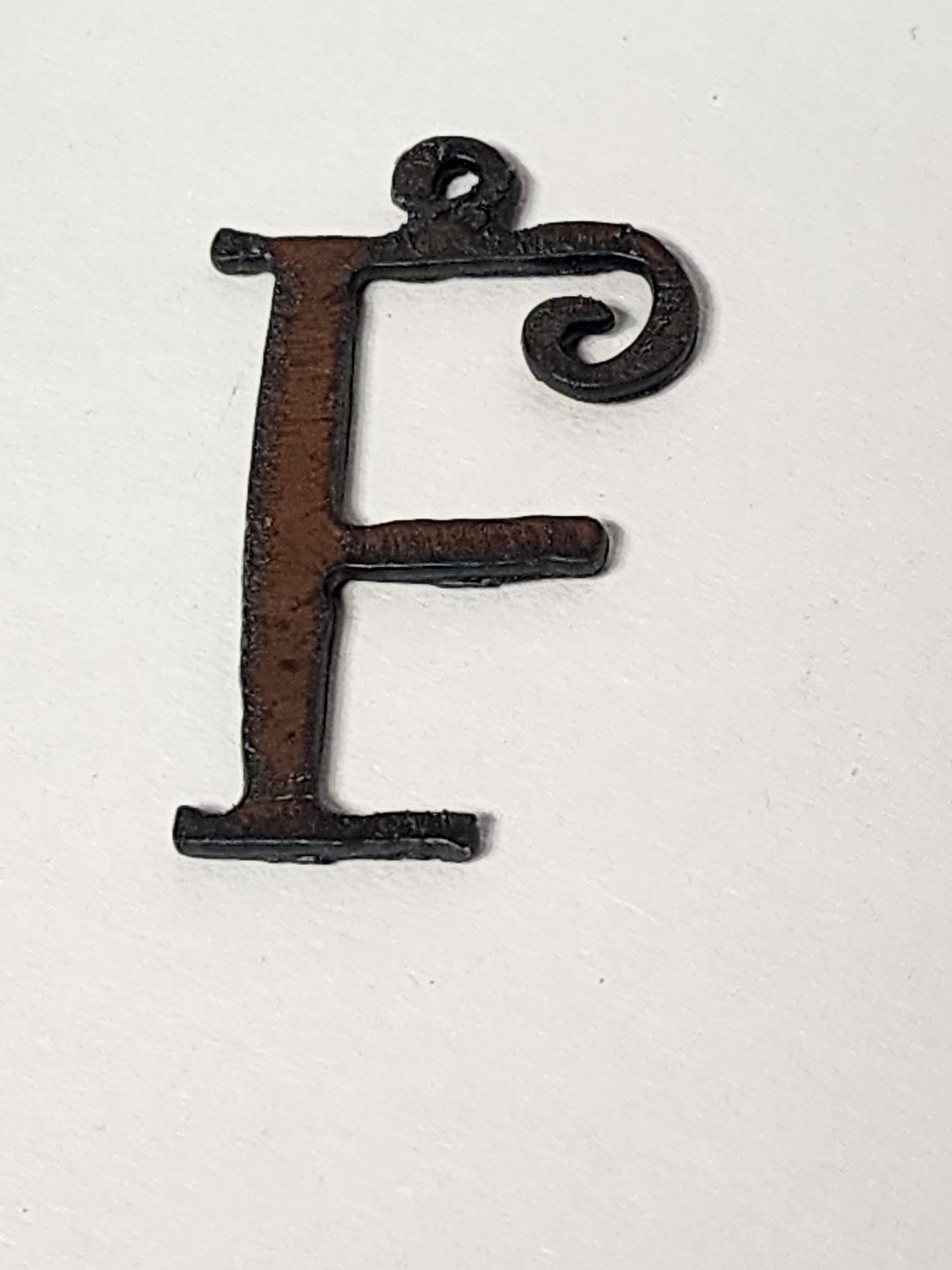 ."Curls" font Initial Charm