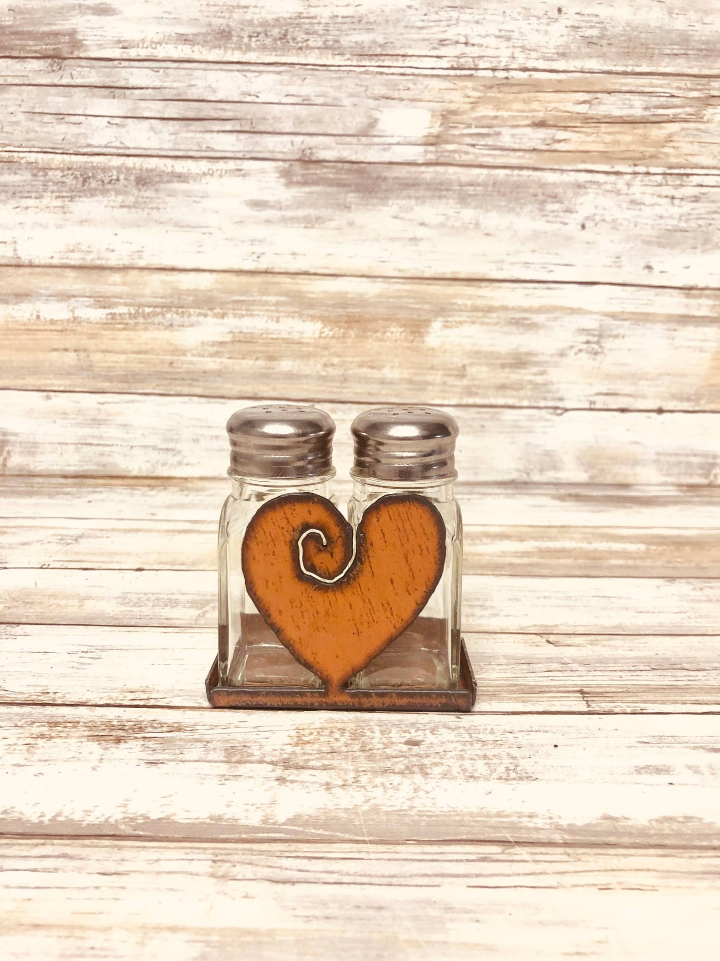 Heart with swirl salt n pepper shaker Holder