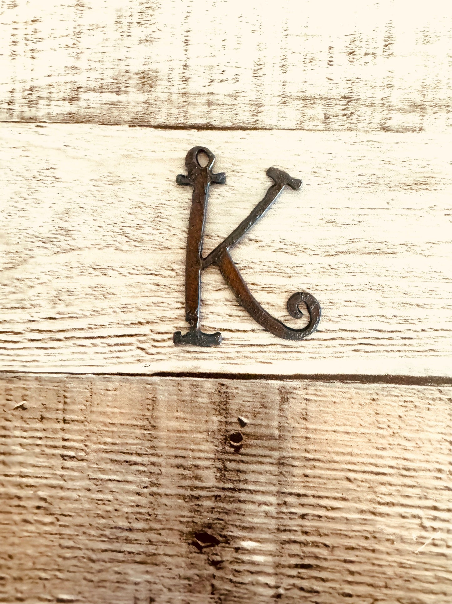 ."Curls" font Initial Charm