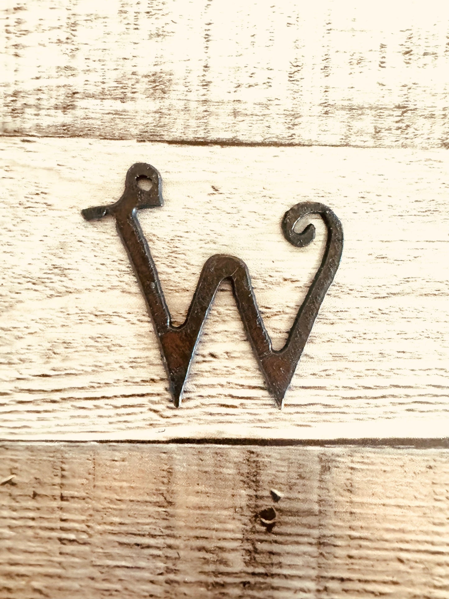 ."Curls" font Initial Charm