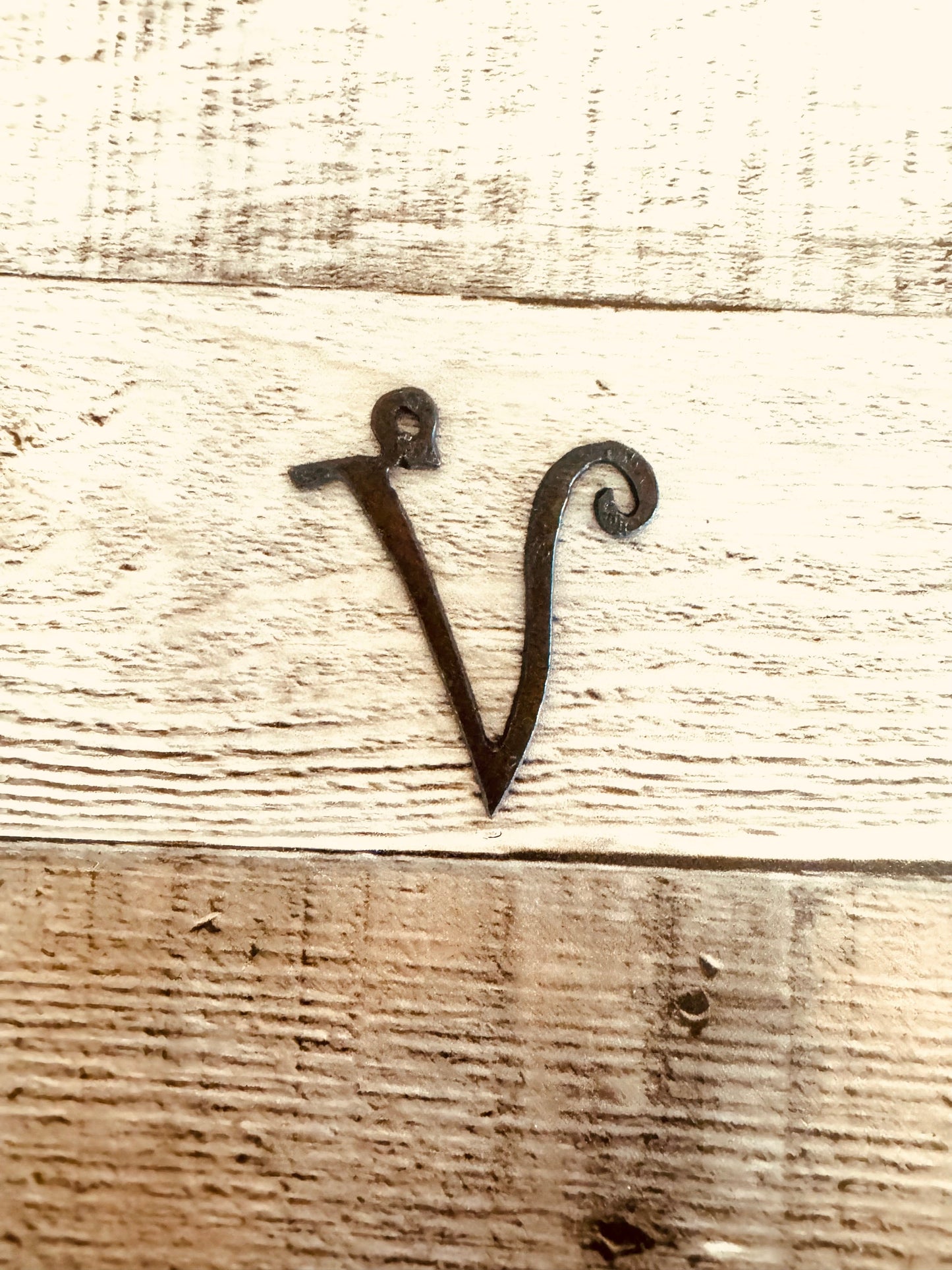 ."Curls" font Initial Charm