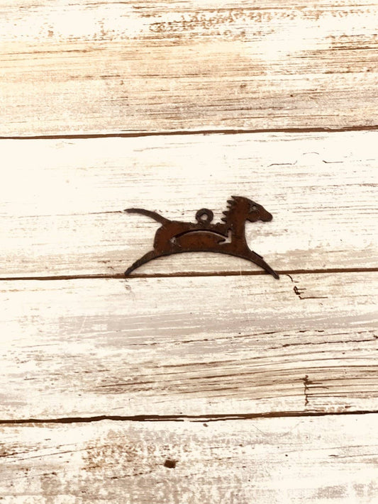 Spirit horse with arrow charm